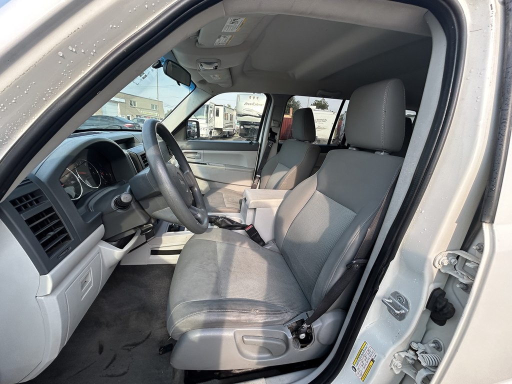 2008 Jeep Liberty Image 16