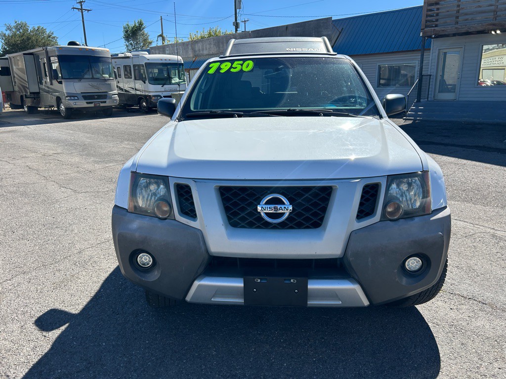 2011 Nissan Xterra Image 2
