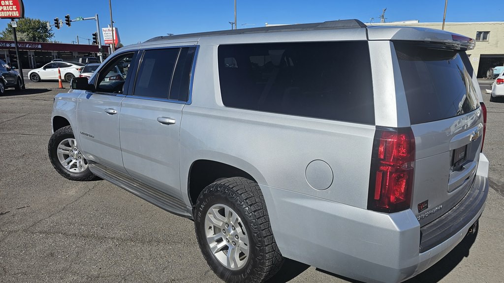 2015 Chevrolet Suburban Image 2