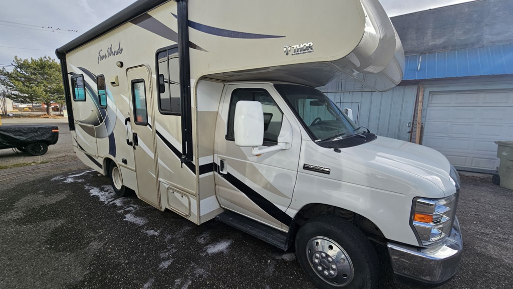 2018 Ford Econoline Image 2