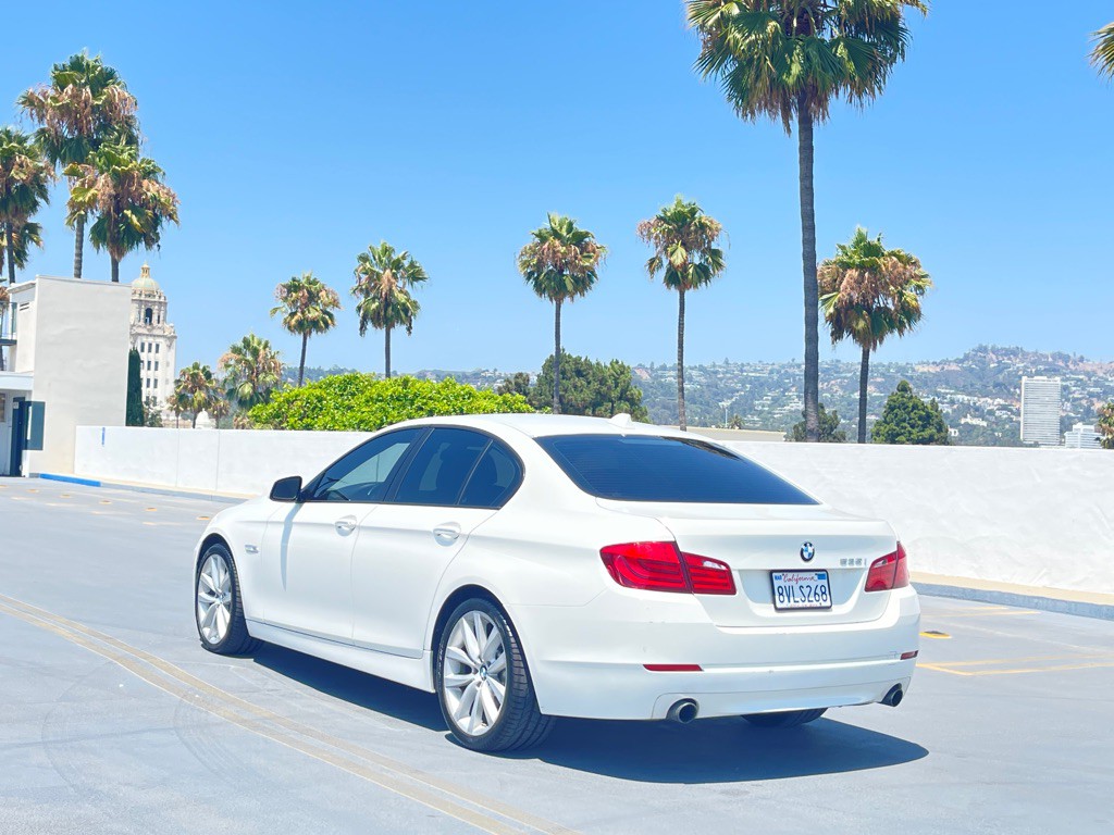 2011 BMW 5 Series Image 3