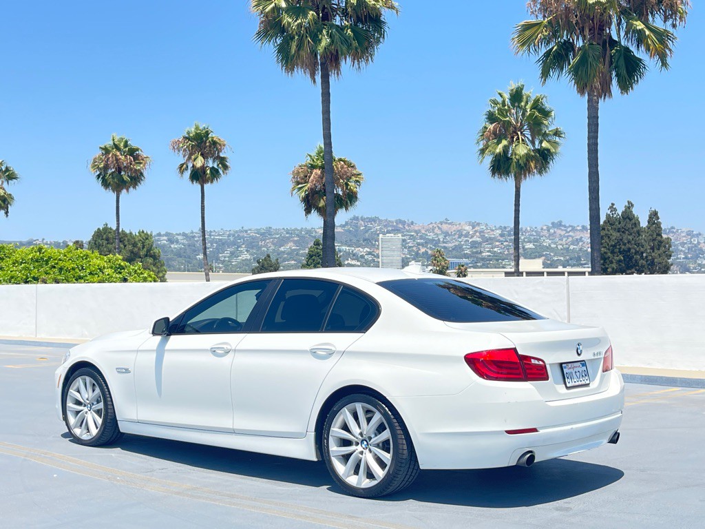 2011 BMW 5 Series Image 7