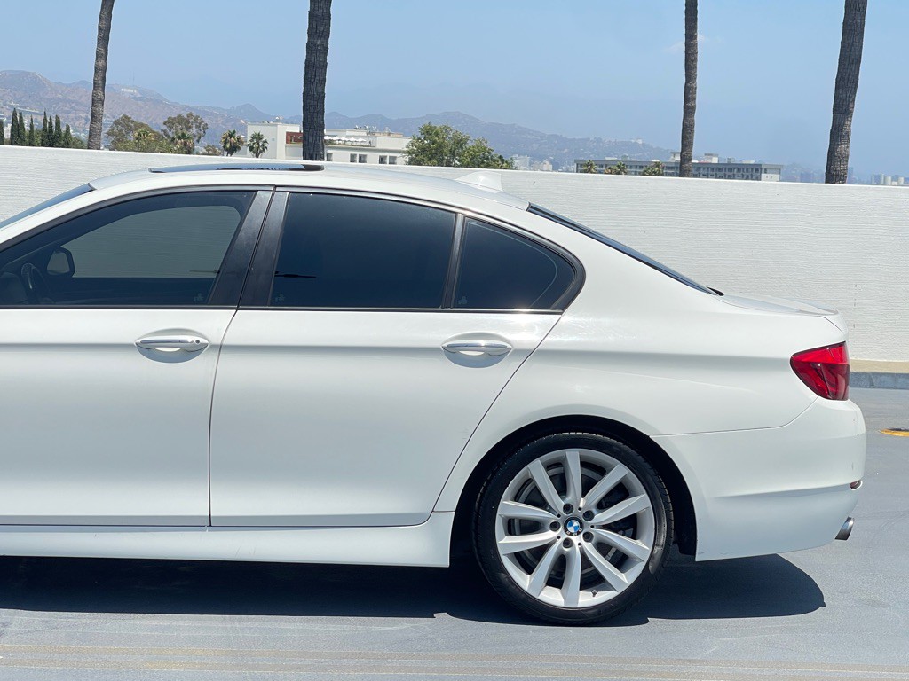 2011 BMW 5 Series Image 8