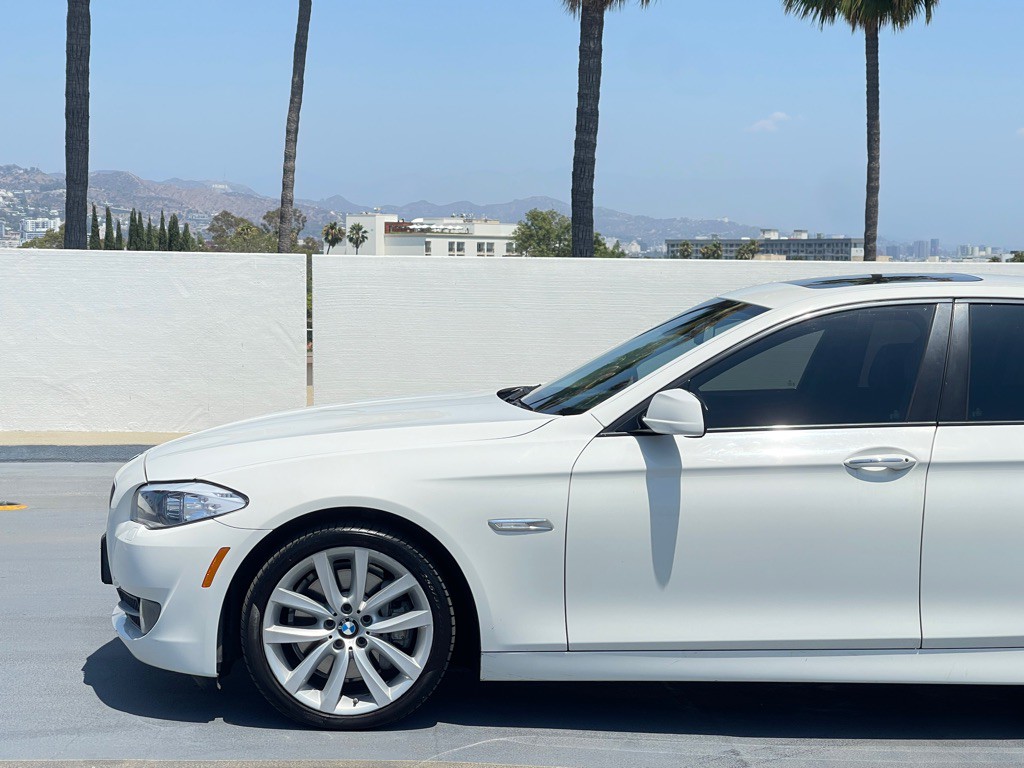 2011 BMW 5 Series Image 10