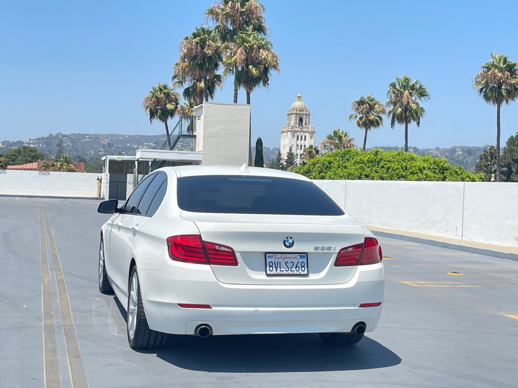 2011 BMW 5 Series Image 11