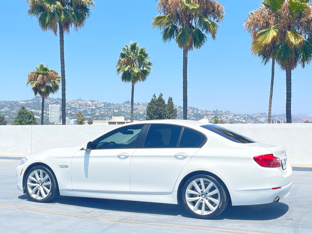 2011 BMW 5 Series Image 13