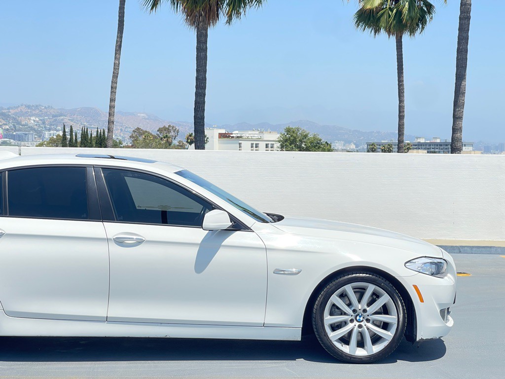 2011 BMW 5 Series Image 22