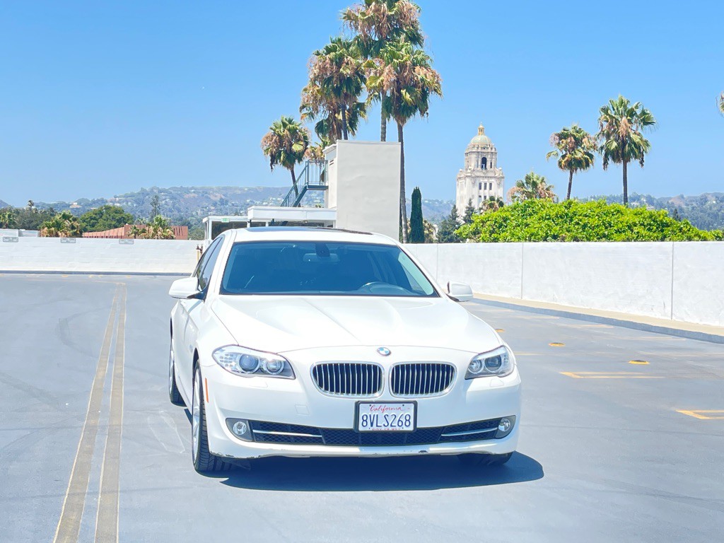 2011 BMW 5 Series Image 25