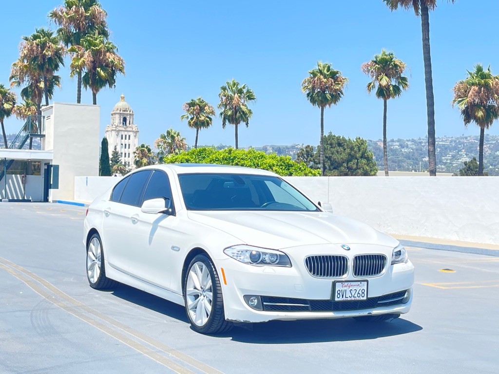 2011 BMW 5 Series Image 26
