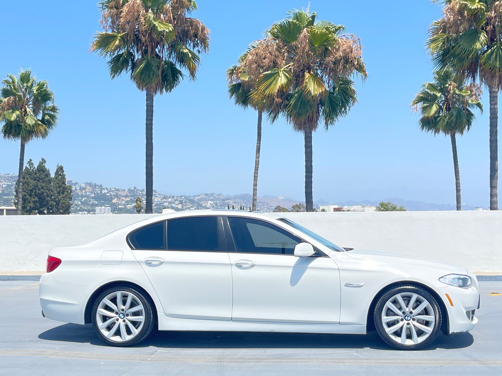 2011 BMW 5 Series Image 29