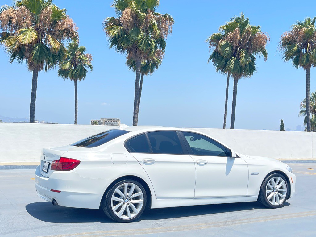 2011 BMW 5 Series Image 31