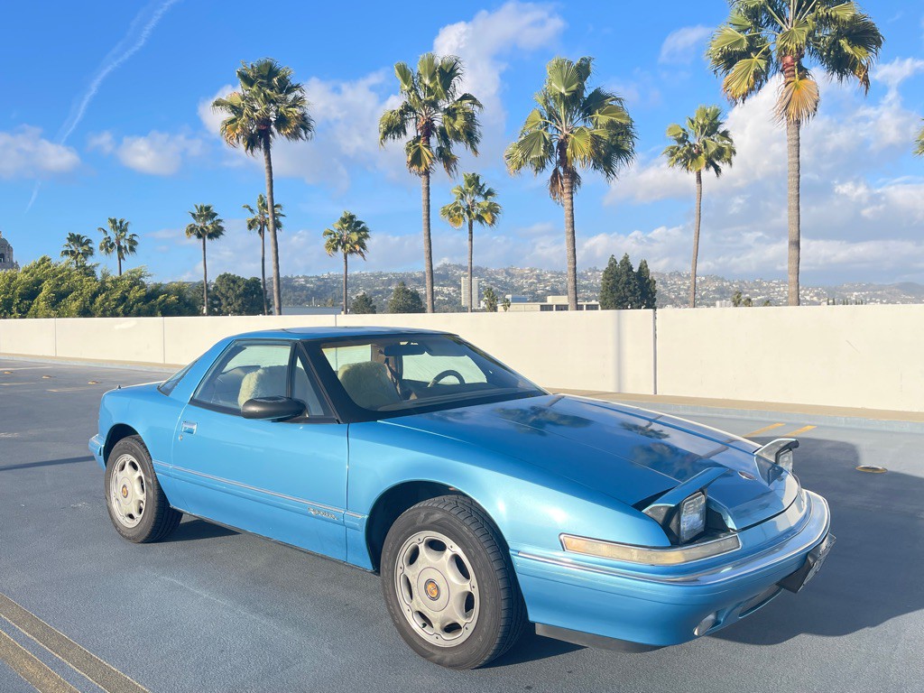 1991 Buick Reatta Image 3
