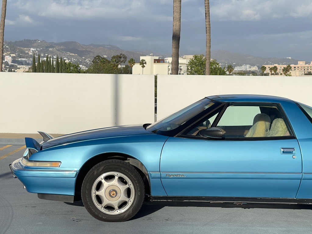 1991 Buick Reatta Image 9
