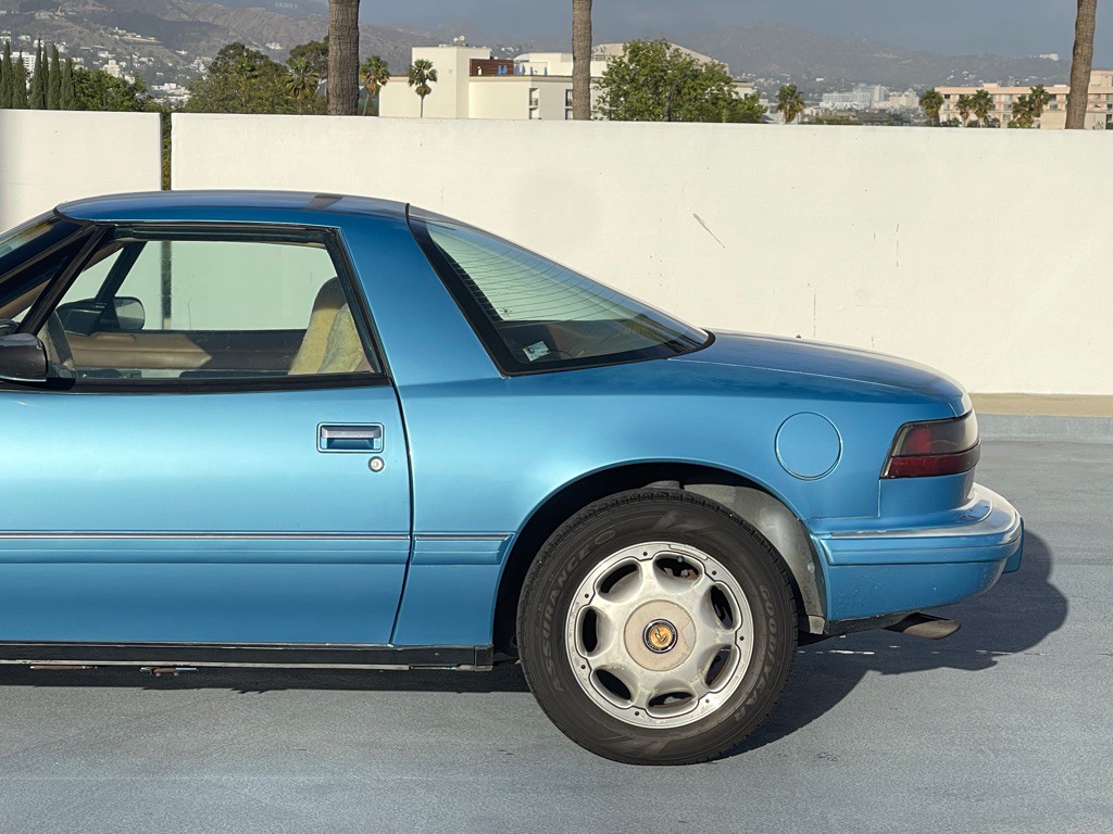 1991 Buick Reatta Image 10