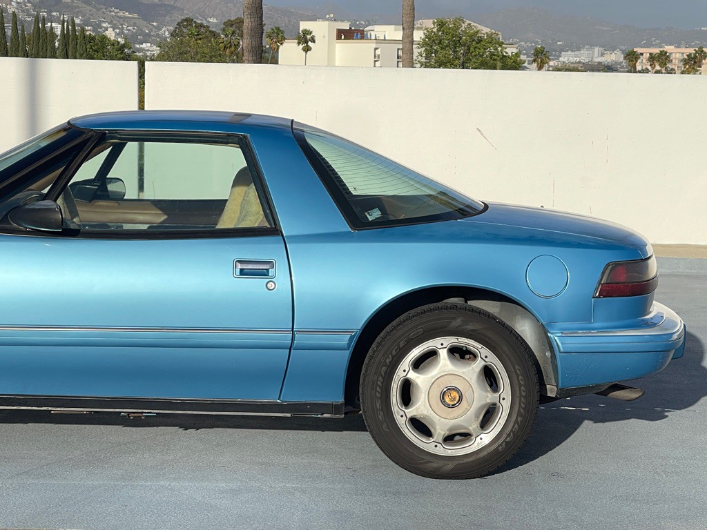 1991 Buick Reatta Image 11
