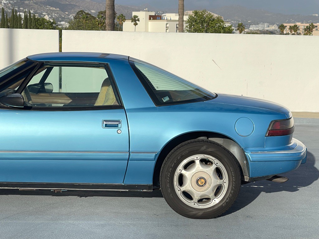 1991 Buick Reatta Image 12