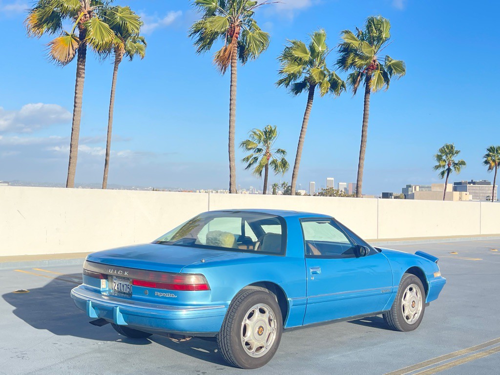 1991 Buick Reatta Image 2