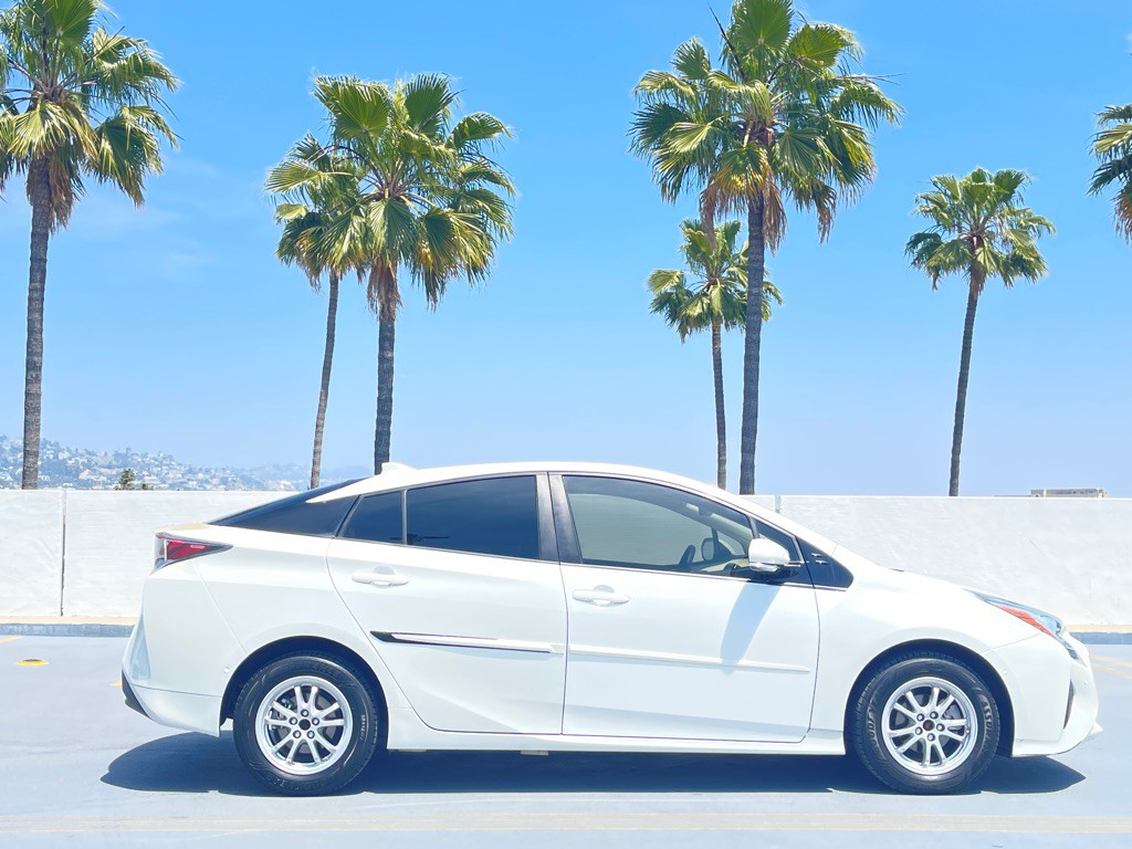 2018 Toyota Prius Image 1