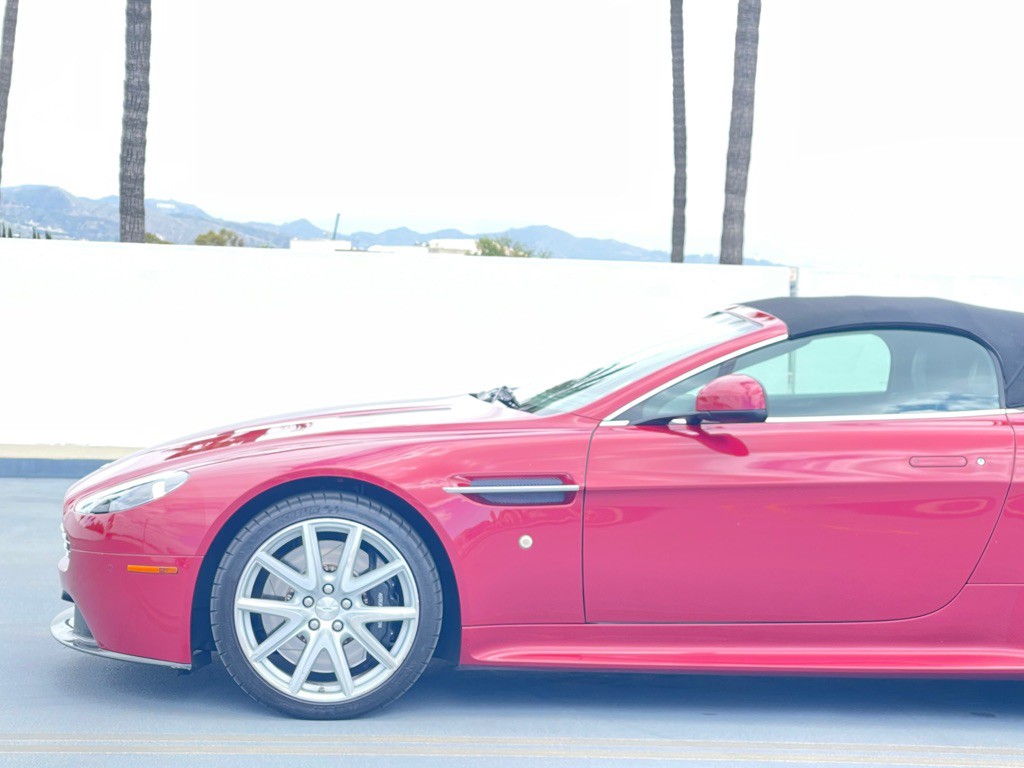 2011 Aston Martin V8 Image 11