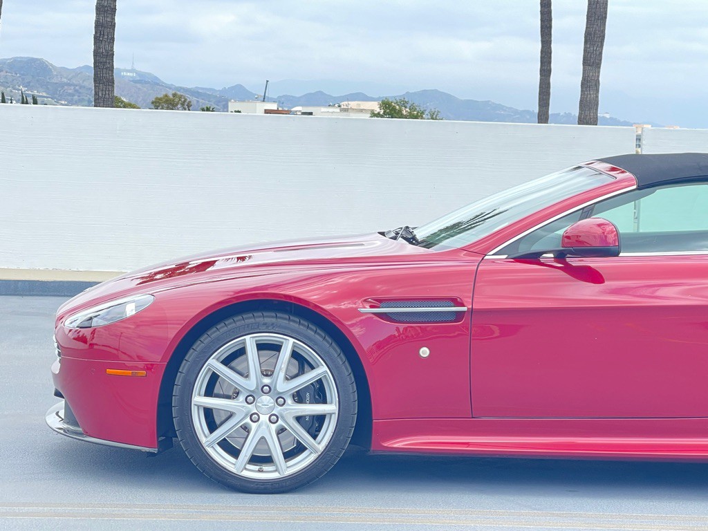 2011 Aston Martin V8 Image 12