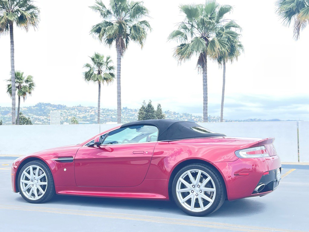 2011 Aston Martin V8 Image 17