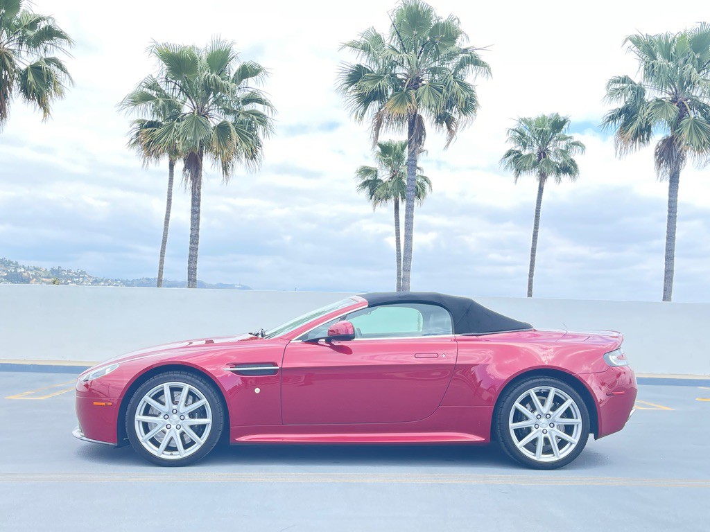 2011 Aston Martin V8 Image 18