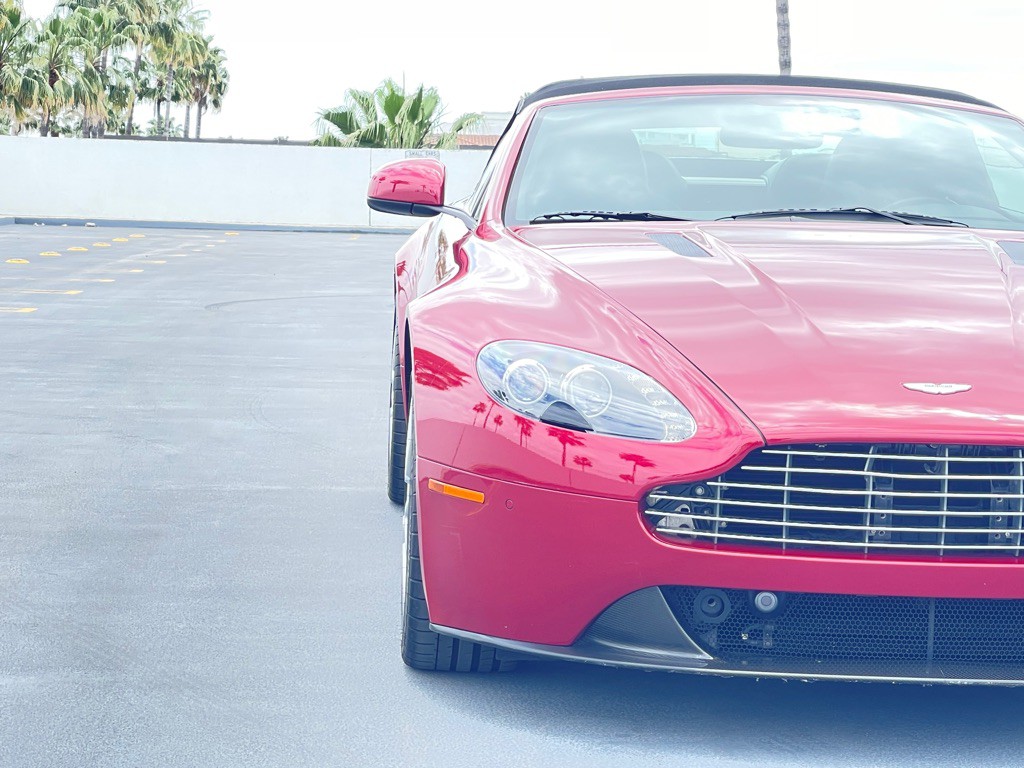 2011 Aston Martin V8 Image 30