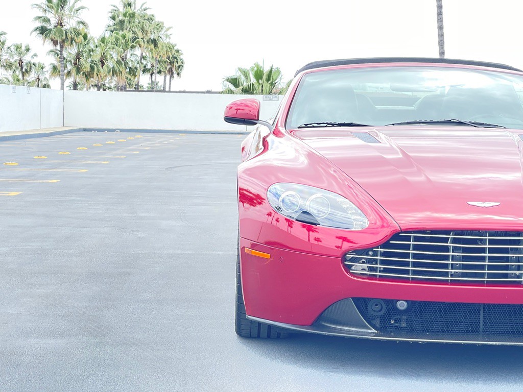 2011 Aston Martin V8 Image 32