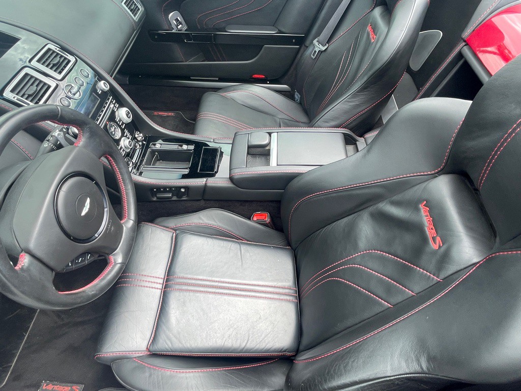 2011 Aston Martin V8 Image 89