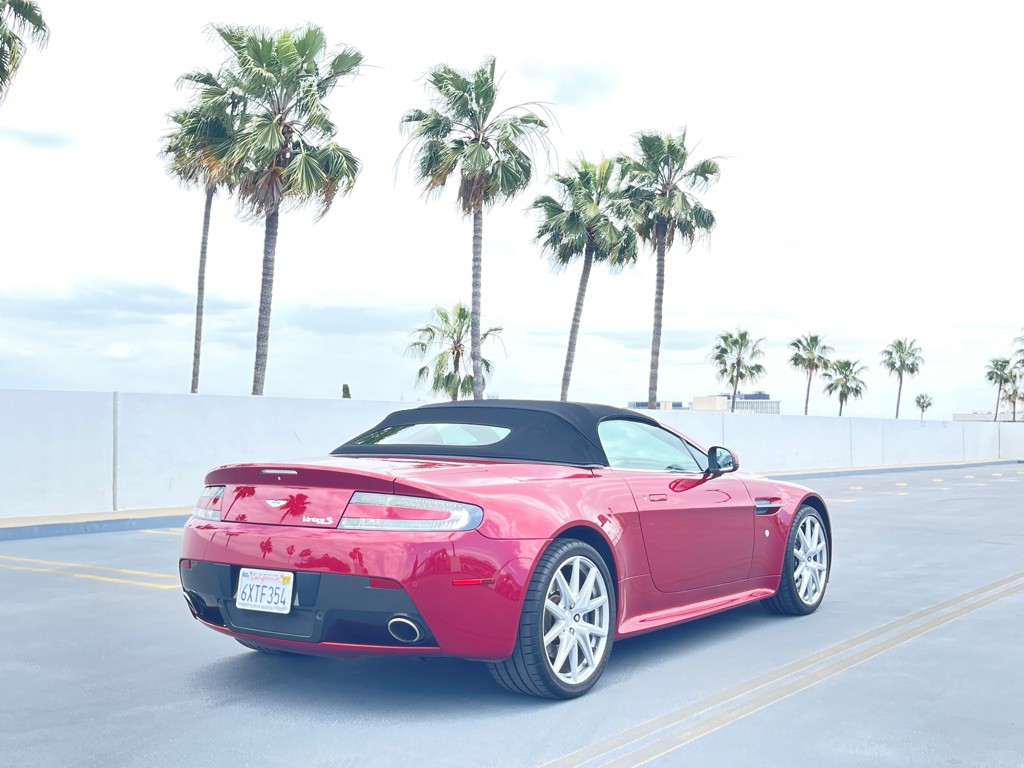 2011 Aston Martin V8 Image 4