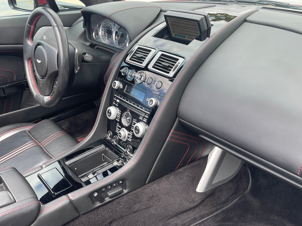 2011 Aston Martin V8 Image 8