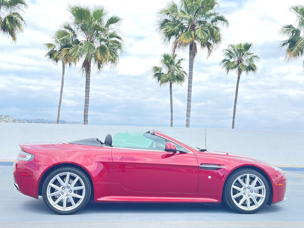 2011 Aston Martin V8 Image 3