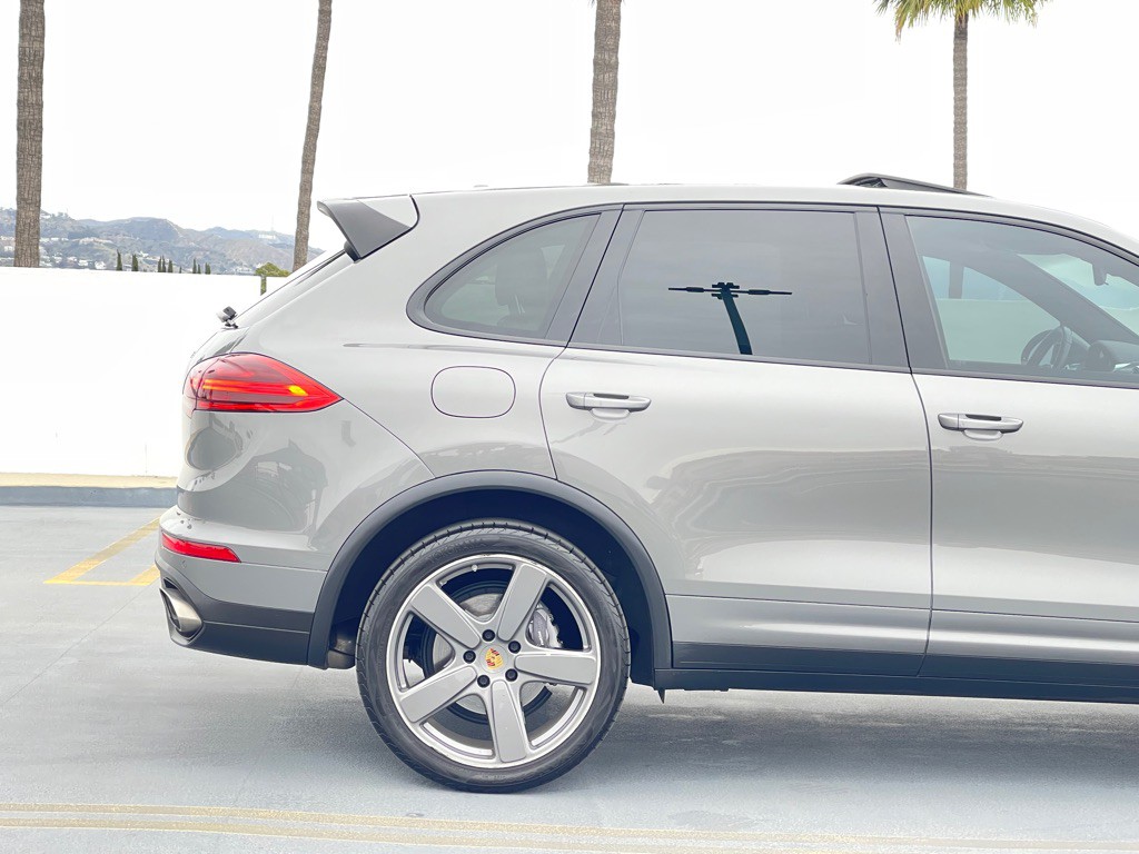 2016 Porsche Cayenne Image 21