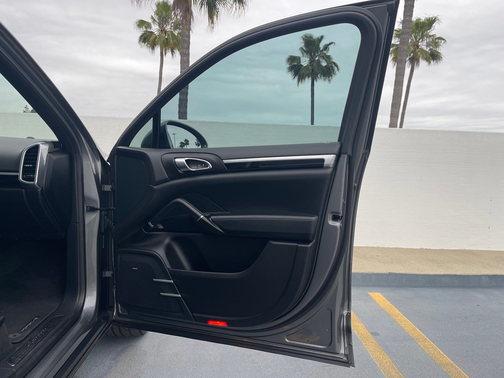2016 Porsche Cayenne Image 40