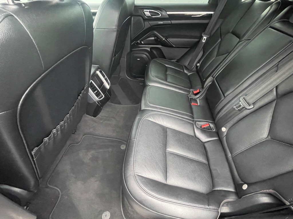 2016 Porsche Cayenne Image 43