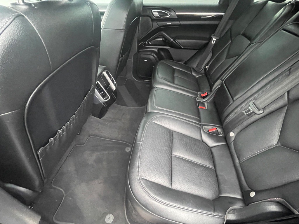2016 Porsche Cayenne Image 44