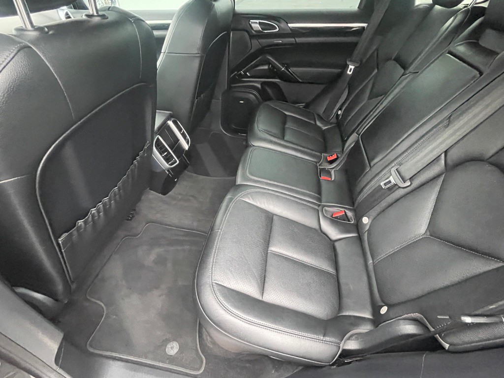2016 Porsche Cayenne Image 45