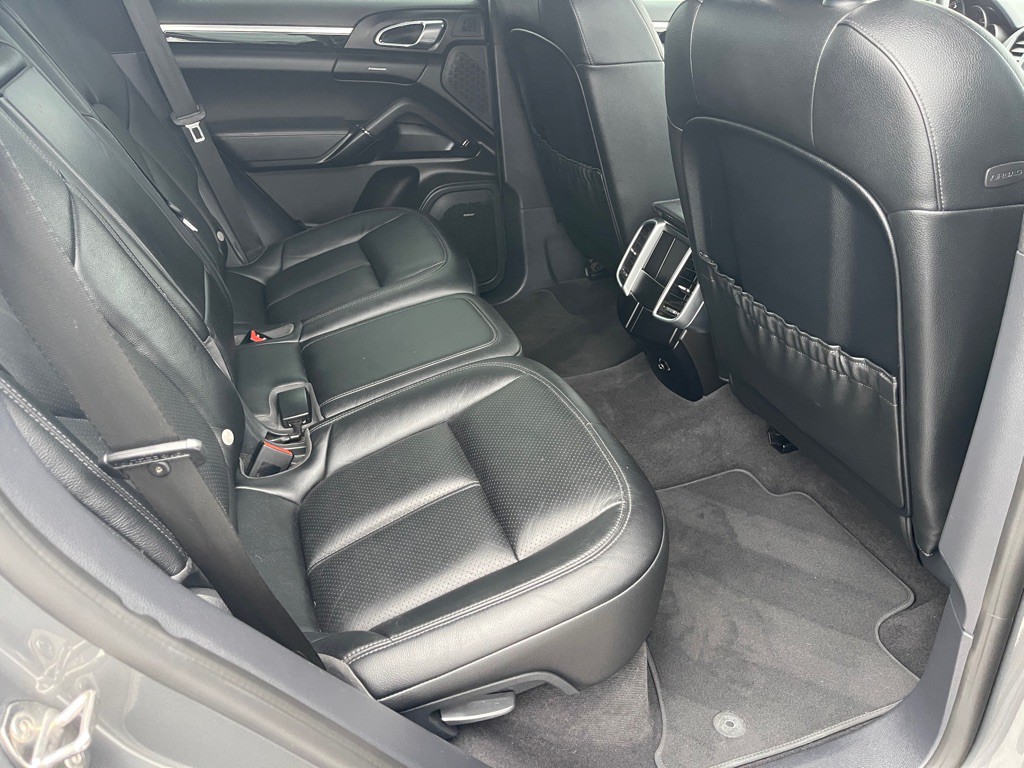 2016 Porsche Cayenne Image 47