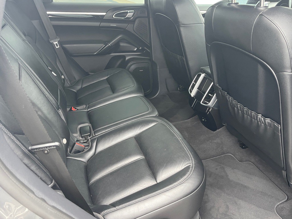 2016 Porsche Cayenne Image 48