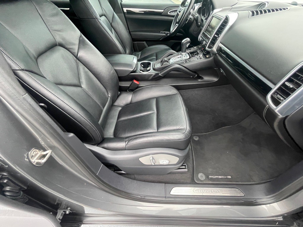 2016 Porsche Cayenne Image 50