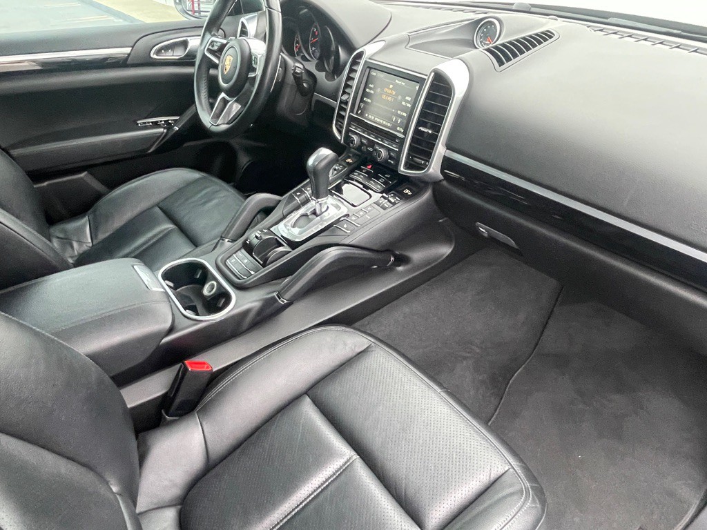 2016 Porsche Cayenne Image 52