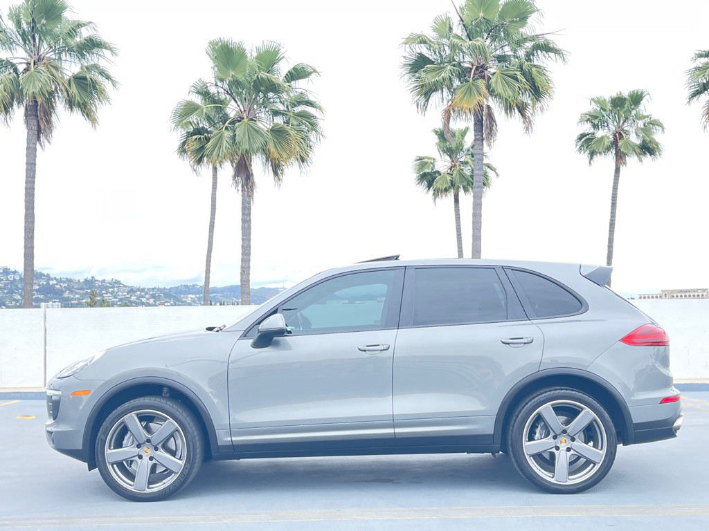 2016 Porsche Cayenne Image 2
