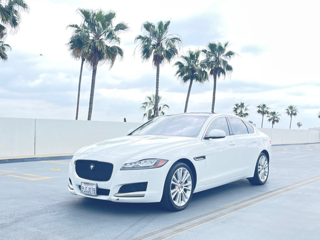 2018 Jaguar XF Image 3