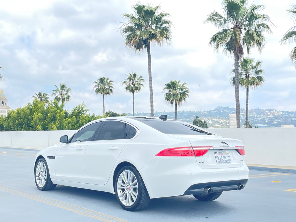 2018 Jaguar XF Image 4
