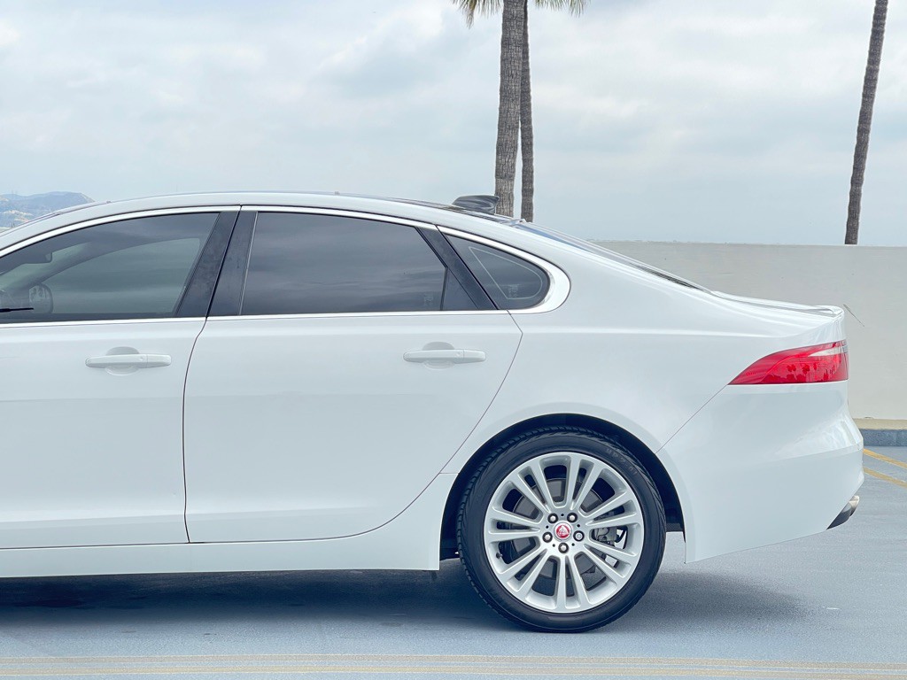 2018 Jaguar XF Image 6