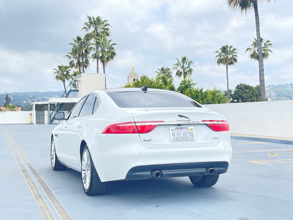 2018 Jaguar XF Image 8