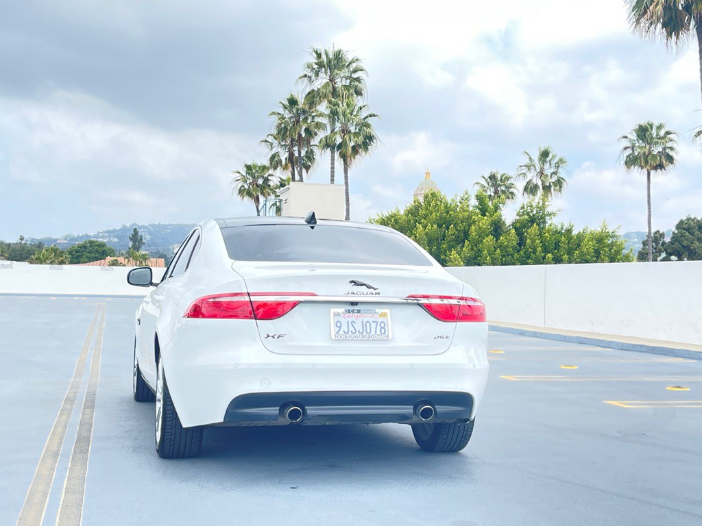 2018 Jaguar XF Image 9