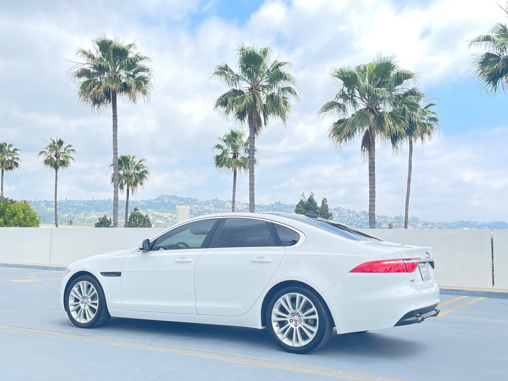 2018 Jaguar XF Image 11