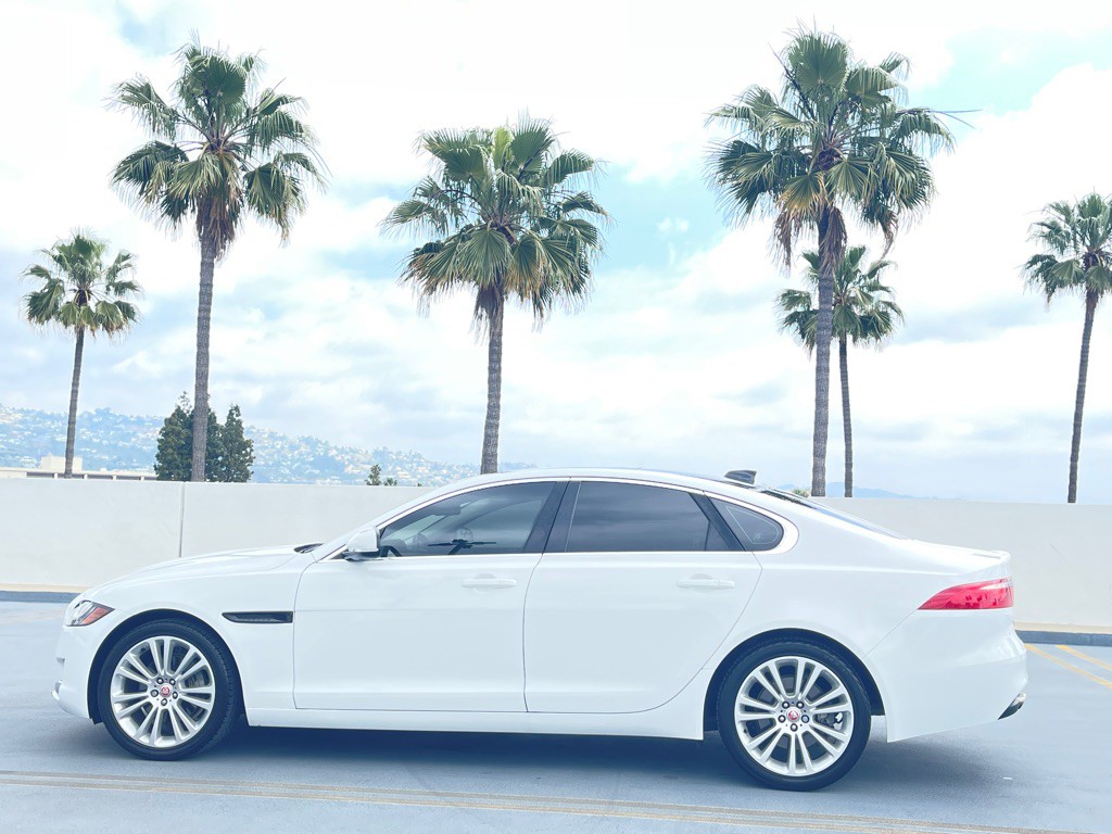 2018 Jaguar XF Image 12