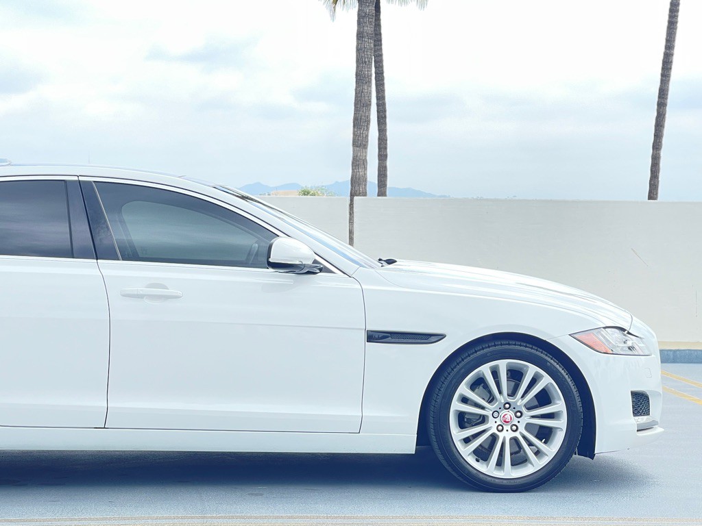 2018 Jaguar XF Image 20